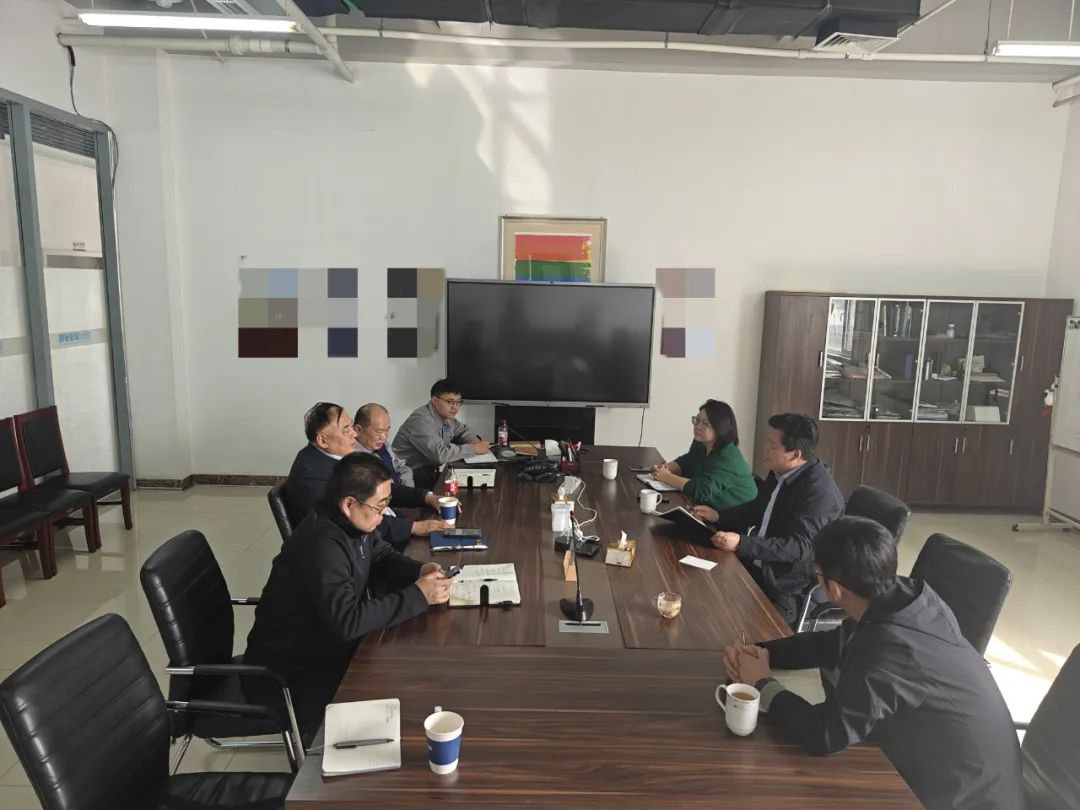 临港经济技术开发区党组书记张剑华现场调度爱彼爱和项目建设工作，并代表园区祝贺爱彼爱和成立10周年